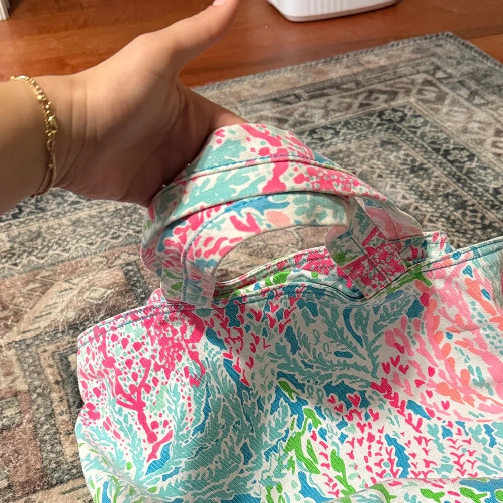 Lilly Pulitzer tote - Picture 7 of 9